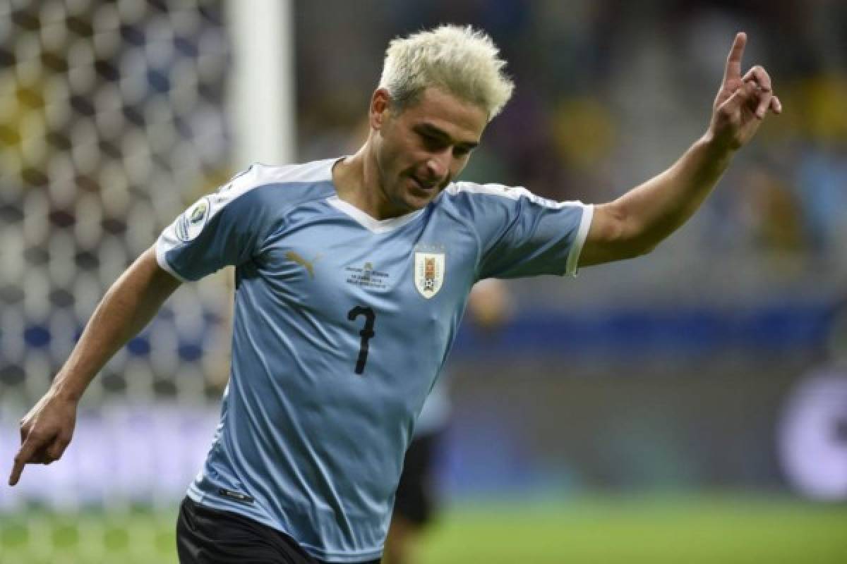 Uruguay pega primero ante Ecuador gracias a Lodeiro.
