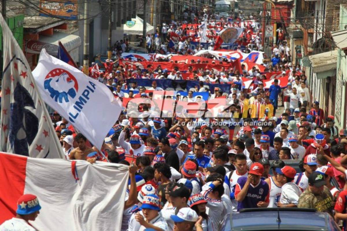 ¡AMBIENTAZO! La Ultra Fiel y su recorrido al estadio Nacional previo al Olimpia-Motagua