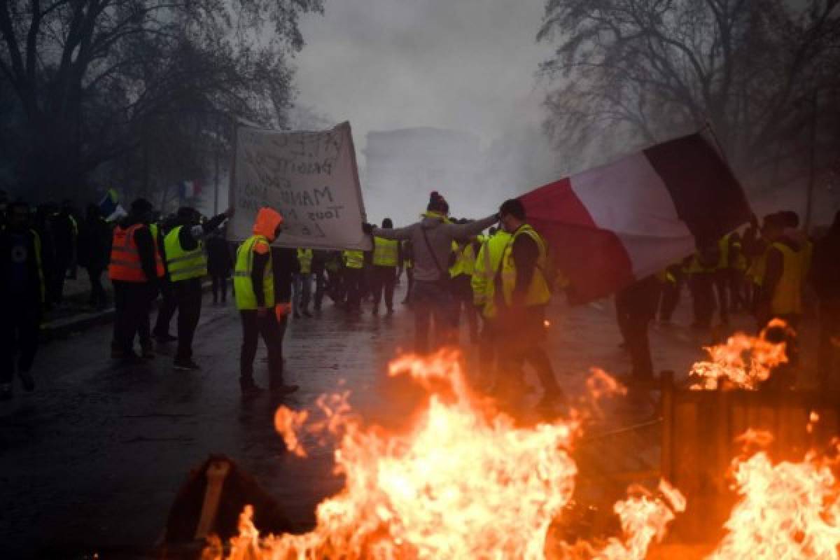 París bajo fuego: Caos y terror en Francia en una violenta protesta