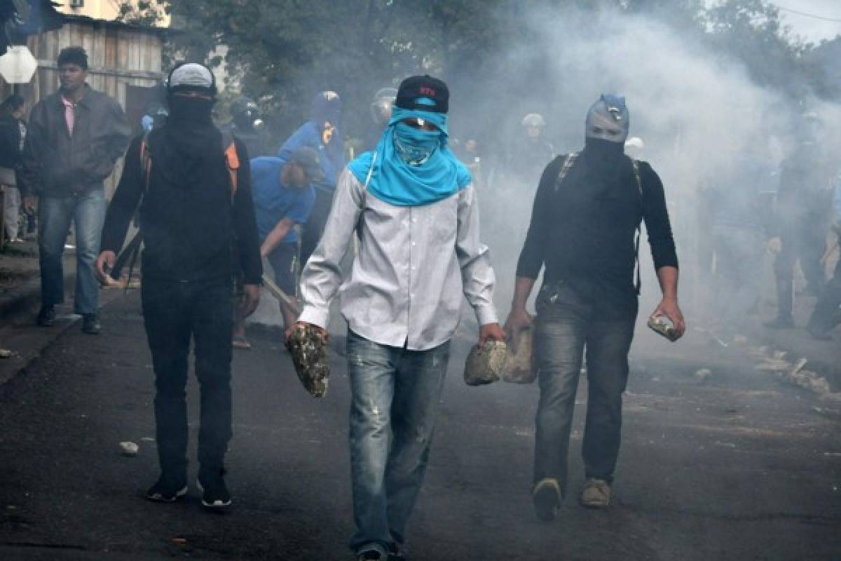 Bloqueos de calles y enfrentamientos dejan protestas en Honduras