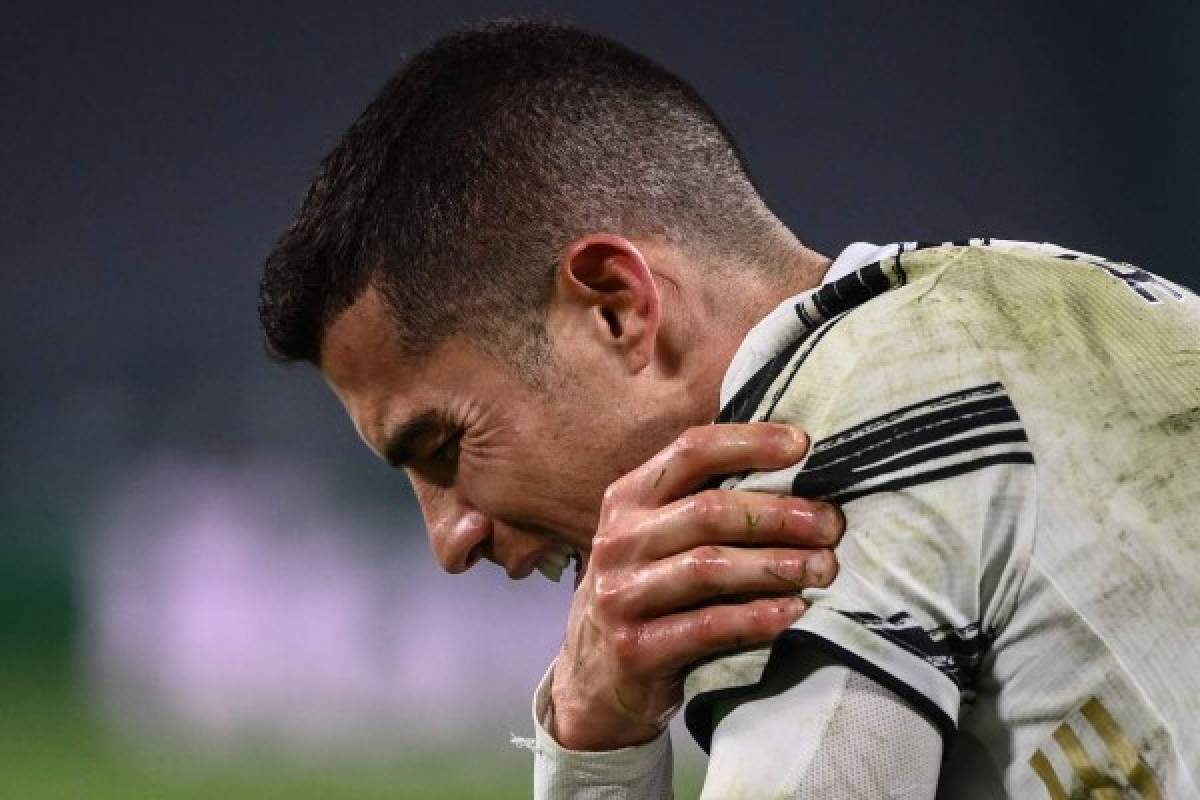 Solo, impotente y con un golpe: La frustración de Cristiano Ronaldo tras eliminación de la Juventus en Champions