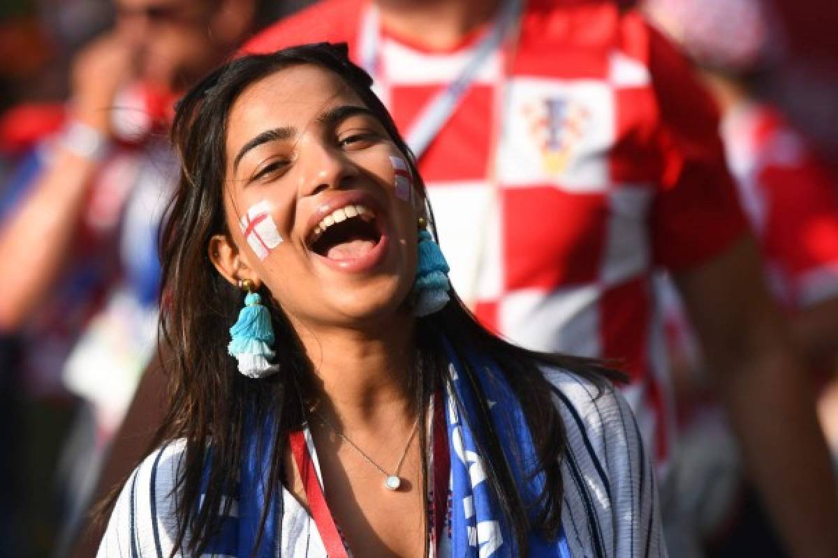 FOTOS: Las bellas aficionadas inglesas y croatas en Luzhniki Stadium