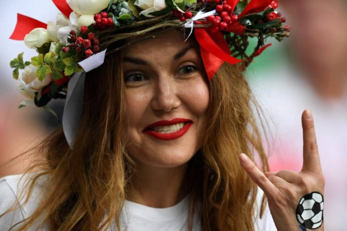 FOTOS: Las bellas aficionadas inglesas y croatas en Luzhniki Stadium