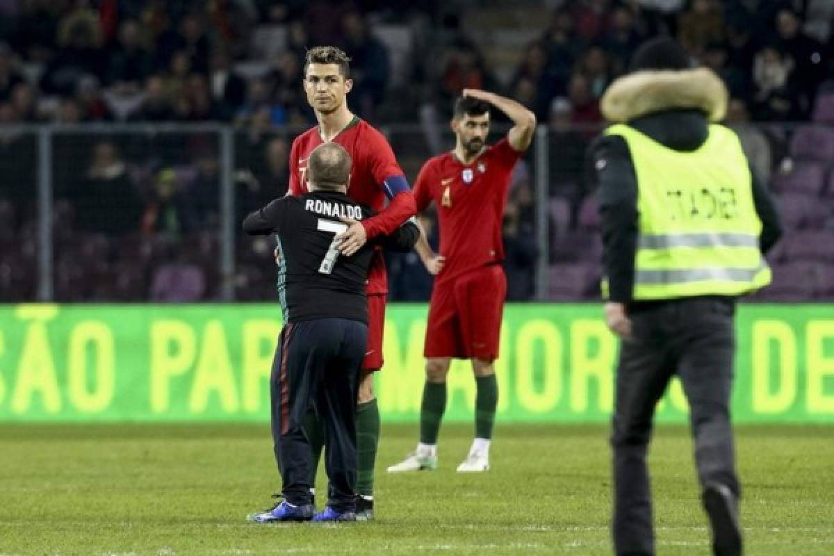 LOCURA: Boxers y hasta besitos para Cristiano Ronaldo en la derrota contra Holanda