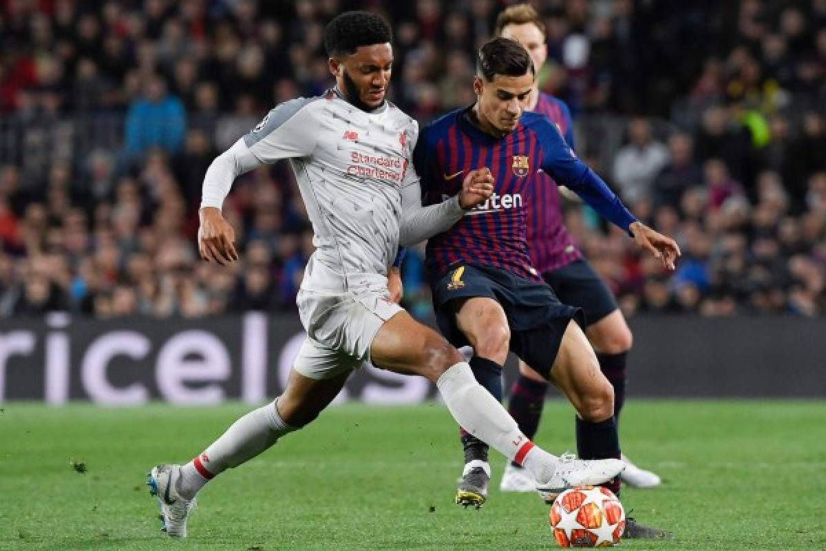 Barcelona's Brazilian midfielder Philippe Coutinho (R) challenges Liverpool's English defender Joe Gomez during the UEFA Champions League semi-final first leg football match between Barcelona and Liverpool at the Camp Nou Stadium in Barcelona on May 1, 2019. (Photo by LLUIS GENE / AFP)