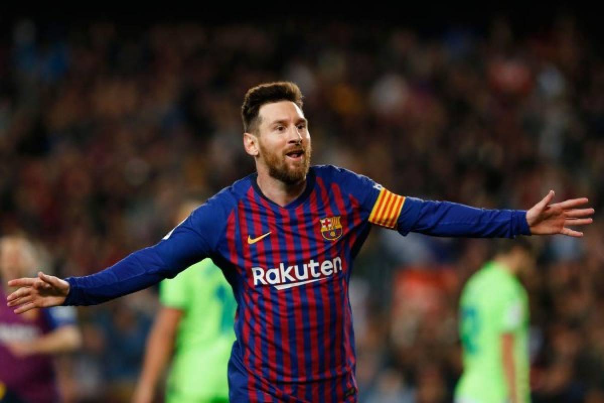 Barcelona's Argentinian forward Lionel Messi celebrates his goal during the Spanish League football match between FC Barcelona and Levante UD at the Camp Nou stadium in Barcelona on April 27, 2019. (Photo by PAU BARRENA / AFP)