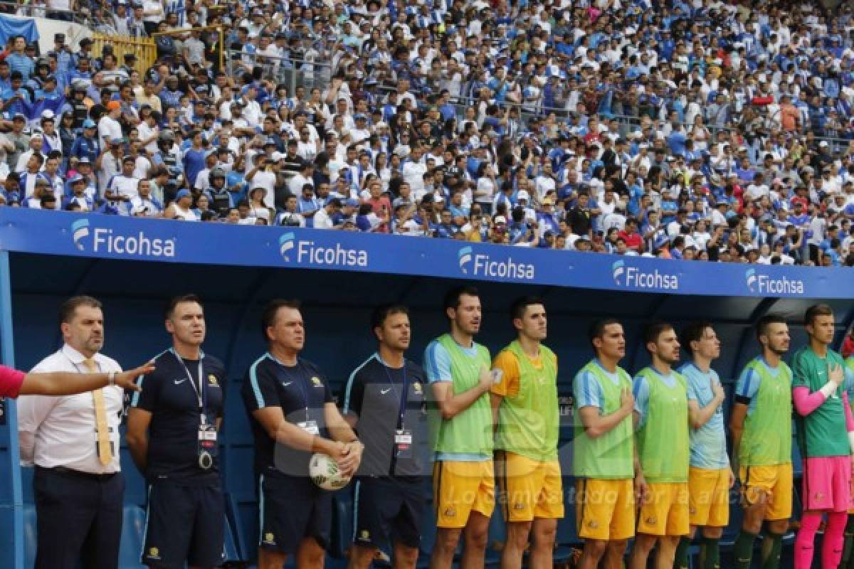 CURIOSAS: El saludo de Pinto y Postecoglou y el detalle de Boniek con los titulares