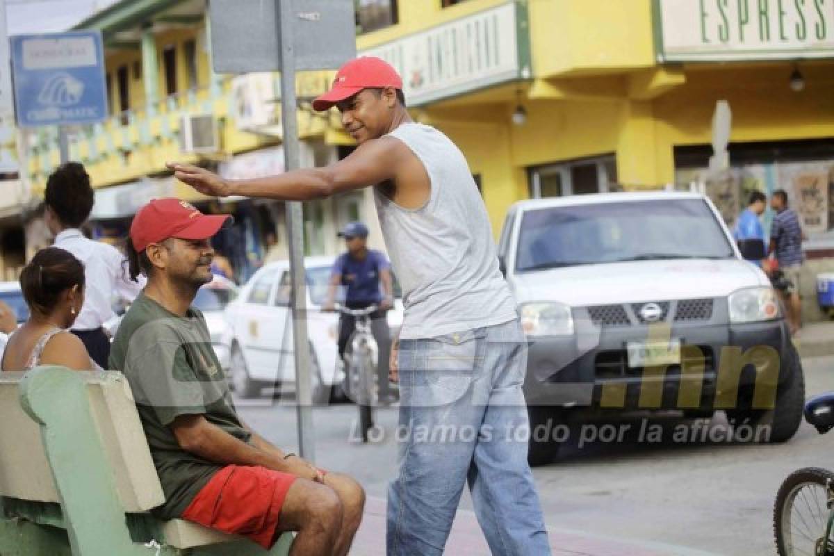 FOTOS: Así vive en la calle ex futbolista Alexis Duarte