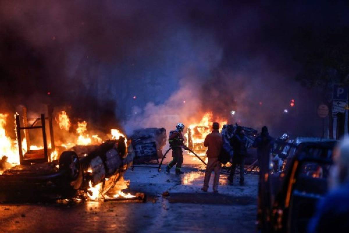 París bajo fuego: Caos y terror en Francia en una violenta protesta