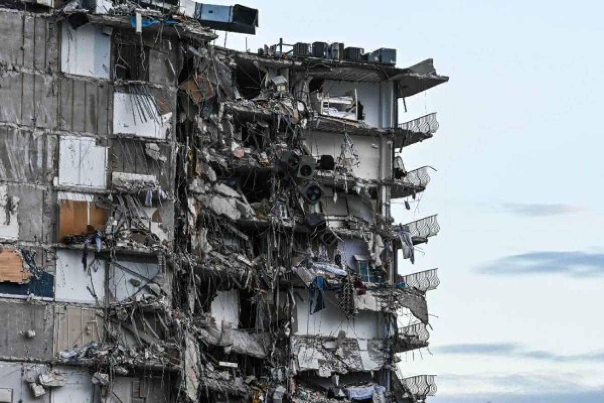 ¿Atentado? Así fue el colapso de un edificio de 12 pisos en Miami que dejó una persona muerta y 30 desaparecidos  