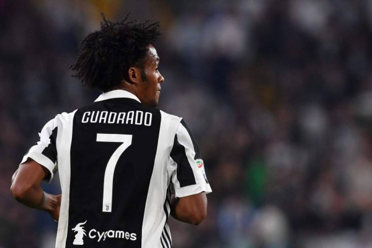 TURIN, ITALY - SEPTEMBER 23: Juan Cuadrado of Juventus looks on during the Serie A match between Juventus and Torino FC on September 23, 2017 in Turin, Italy. (Photo by Valerio Pennicino - Juventus FC/Juventus FC via Getty Images)