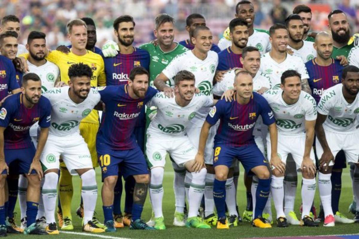 CURIOSAS: El profundo abrazo de Messi, homenaje y lágrimas en el Barça-Chapecoense