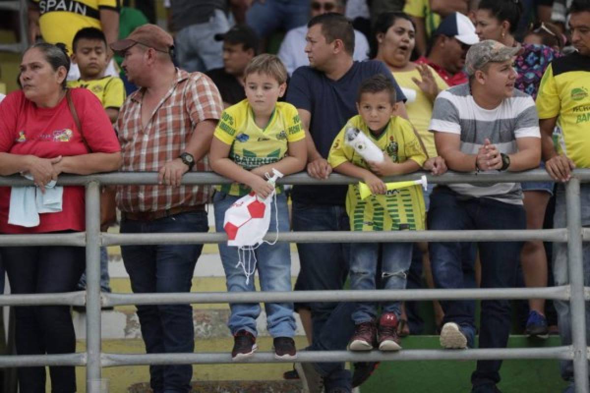 ¡Linda semifinal! Chicas y ambientazo en la ida de la llave Guastatoya-Antigua