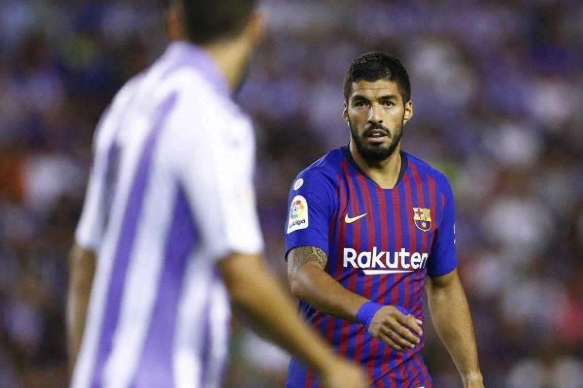 Barcelona's Uruguayan forward Luis Suarez looks on during the Spanish league football match between Real Valladolid and FC Barcelona at the Jose Zorrilla Stadium in Valladolid on August 25, 2018. / AFP PHOTO / Benjamin CREMEL