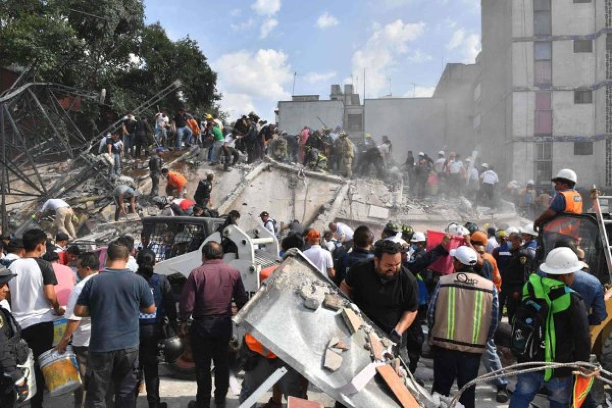 Las 15 fotos que reflejan la tragedia que dejó el fuerte terremoto en México