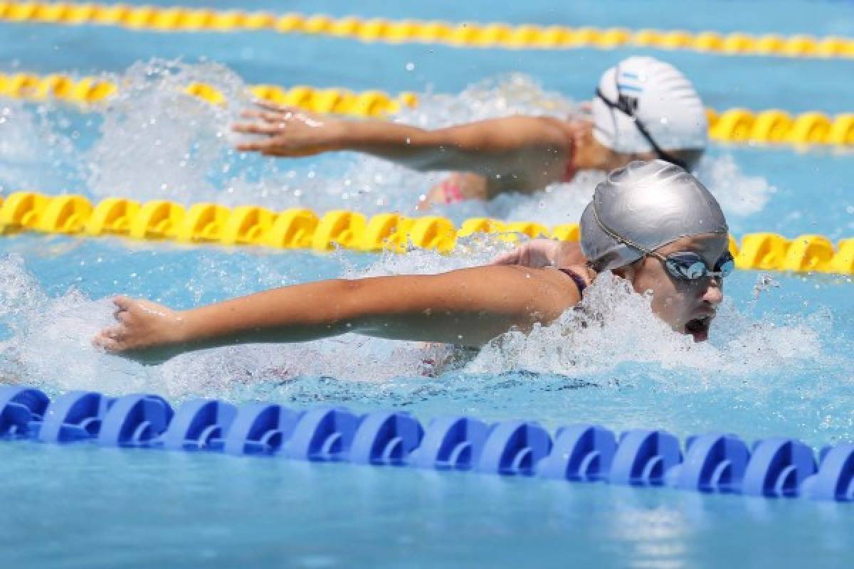 Alegría y deportivismo: Las mejores imágenes del campeonato nacional de natación