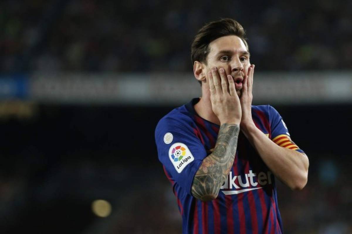 Barcelona's Argentinian forward Lionel Messi gestures during the Spanish league football match between FC Barcelona and Girona FC at the Camp Nou stadium in Barcelona on September 23, 2018. / AFP PHOTO / Pau Barrena