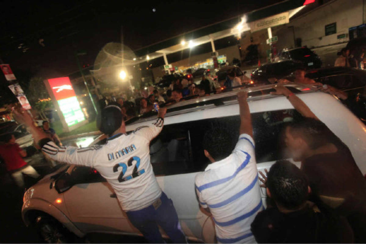 Honduras celebra en las calles el Aztecazo