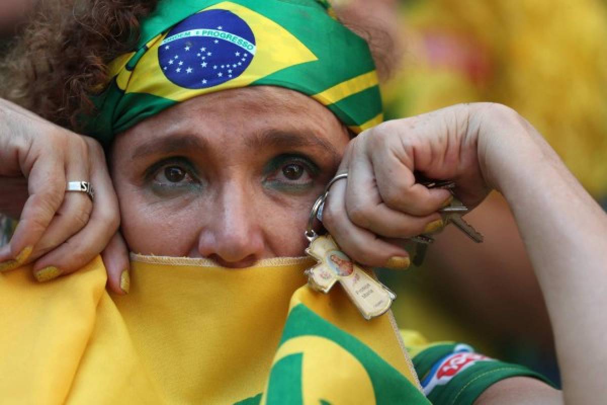 DOLOR: El llanto y sufrimiento de aficionados brasileños tras eliminación de Rusia 2018