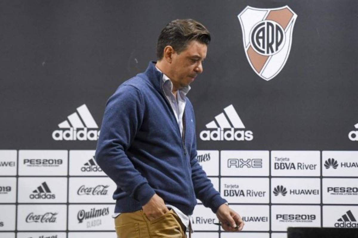 The coach of Argentina's team River Plate, Marcelo Gallardo, arrives for a press conference at the Monumental stadium in Buenos Aires, on November 2, 2018. - Gallardo apologized for speaking to his players at the break of the Libertadores semifinal second leg match against Gremio when he was suspended and said it was an emotional and impulsive reaction, ruling out a 'defiant stance'. (Photo by Eitan ABRAMOVICH / AFP)