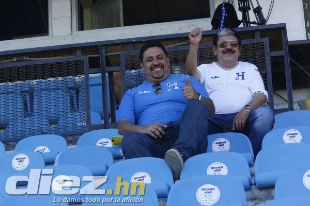 Padre e hijo, los primeros en llegar al Olímpico, seguridad total y la cancha luce espectacular