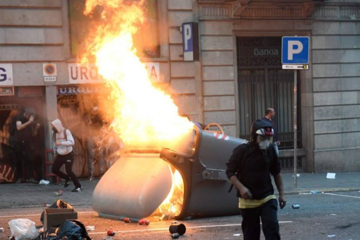 La noche violenta que hubo en Barcelona: Más de 180 heridos por protestas independentistas