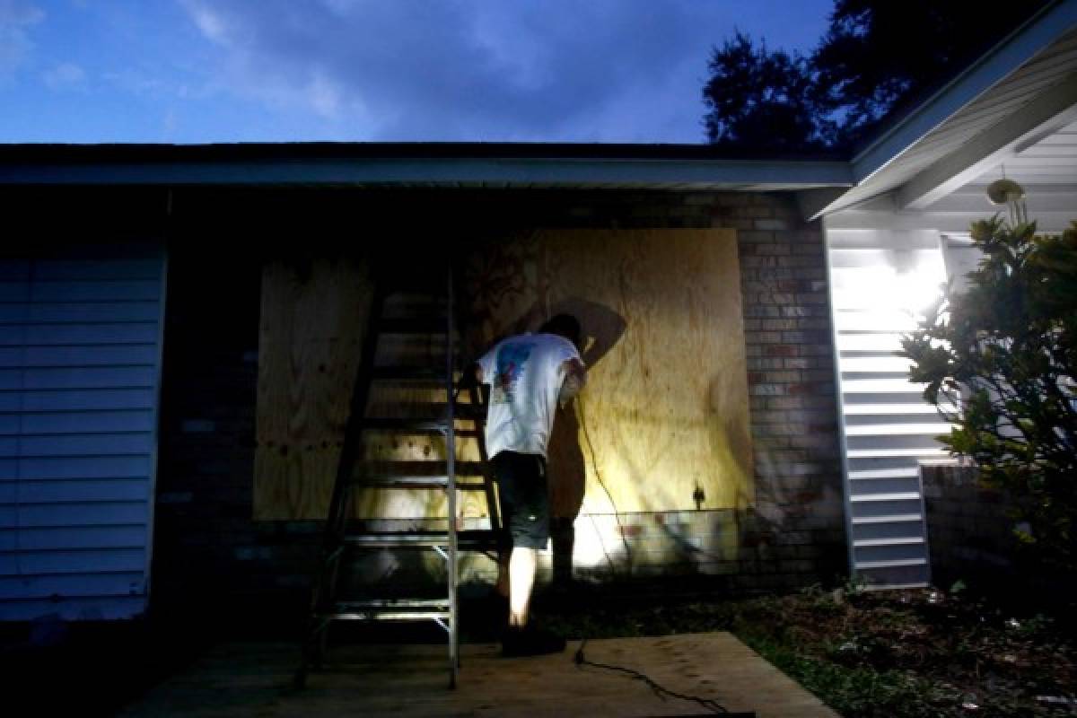 Éxodo masivo en la Florida por llegada del huracán Irma