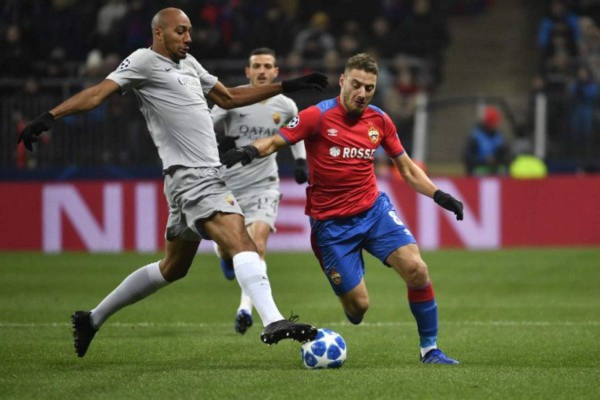 AS Roma French midfielder Steven Nzonzi and CSKA Moscow's Croatian midfielder Nikola Vlasic vie for the ball during the UEFA Champions League group G football match between PFC CSKA Moscow and AS Roma at the Luzhniki stadium in Moscow on November 7, 2018. (Photo by Alexander NEMENOV / AFP)