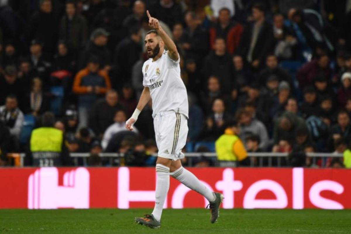 Real Madrid's French forward Karim Benzema celebrates after scoring during the UEFA Champions League Group A football match between Real Madrid and Galatasaray at the Santiago Bernabeu stadium in Madrid, on November 6, 2019. (Photo by GABRIEL BOUYS / AFP)