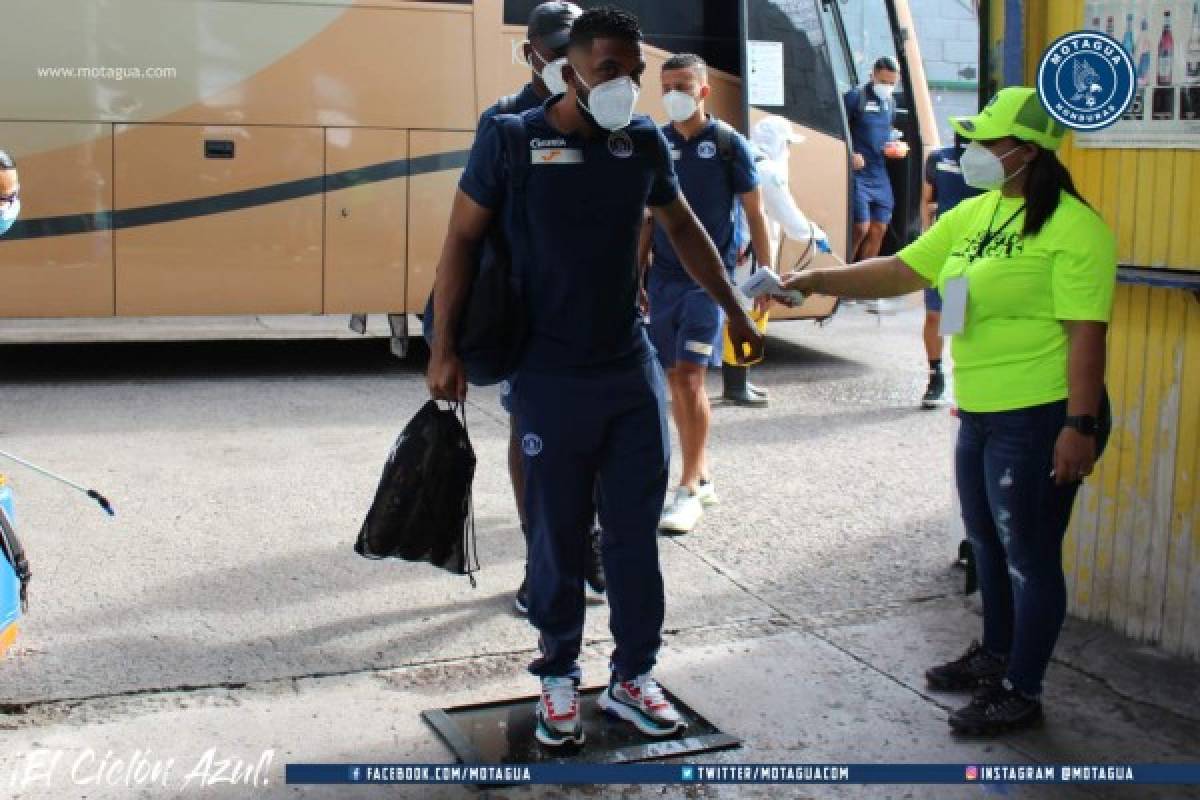 Momento en que llegaba el plantel de Motagua al Nacional. Foto: Motagua.