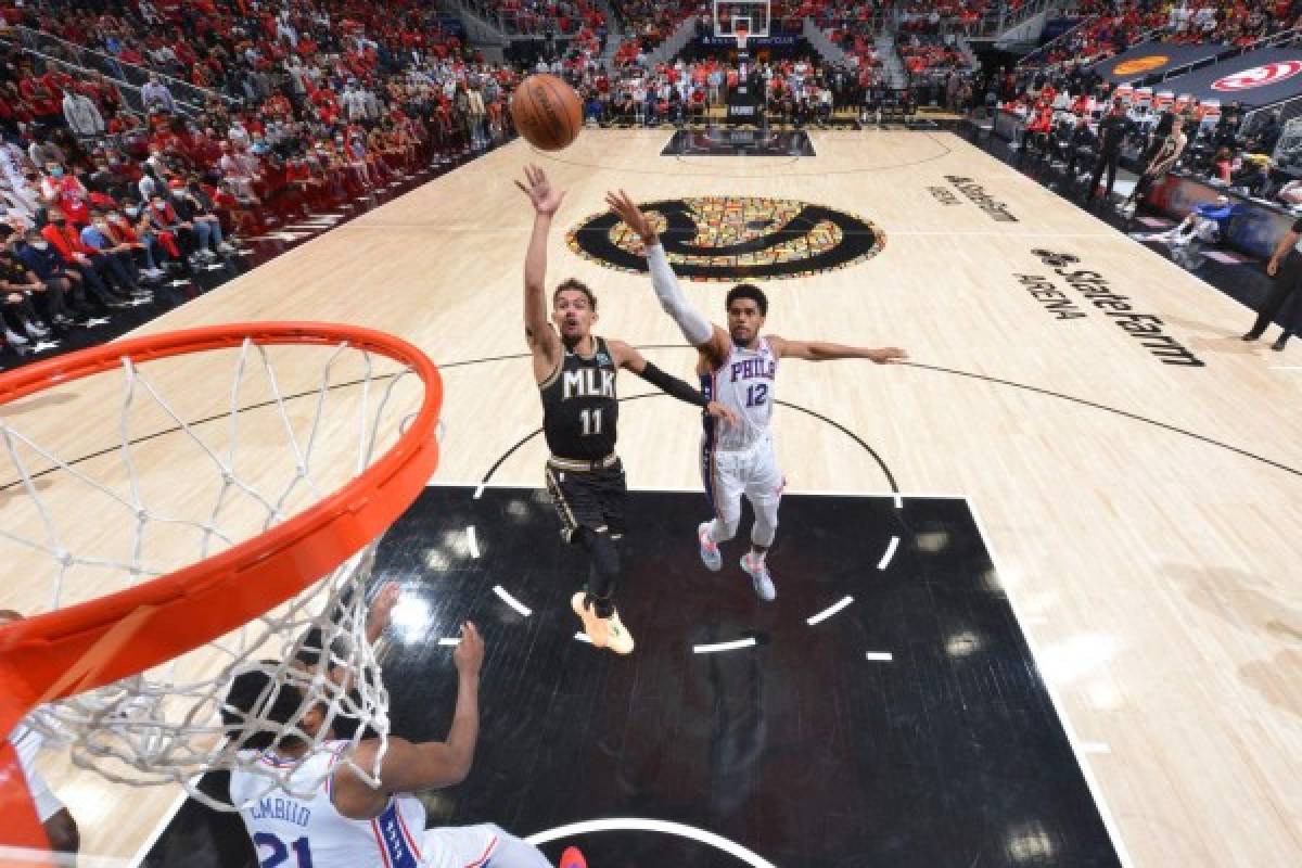 ATLANTA, GA - JUNE 14: Trae Young #11 of the Atlanta Hawks shoots the ball against the Philadelphia 76ers during Round 2, Game 4 of the Eastern Conference Playoffs on June 14, 2021 at State Farm Arena in Atlanta, Georgia. NOTE TO USER: User expressly acknowledges and agrees that, by downloading and/or using this Photograph, user is consenting to the terms and conditions of the Getty Images License Agreement. Mandatory Copyright Notice: Copyright 2021 NBAE Jesse D. Garrabrant/NBAE via Getty Images/AFP (Photo by Jesse D. Garrabrant / NBAE / Getty Images / Getty Images via AFP)