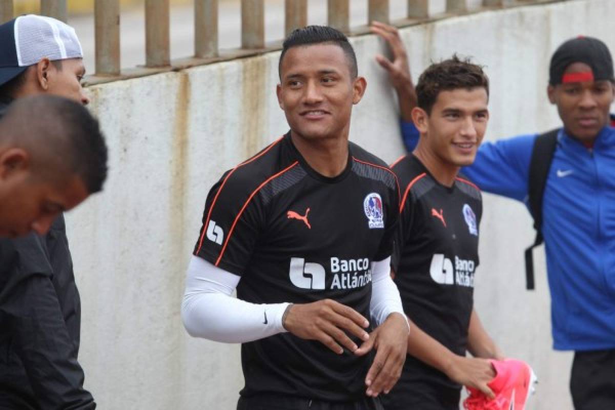 MERCADO: Hondureño iría a Inglaterra y este club no descarta a Rony Martínez