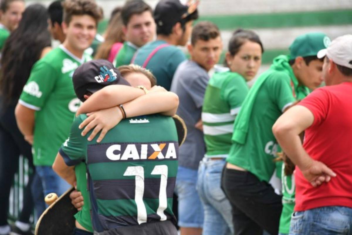 Llanto y dolor: El sufrimiento de los miles de aficionados del Chapecoense