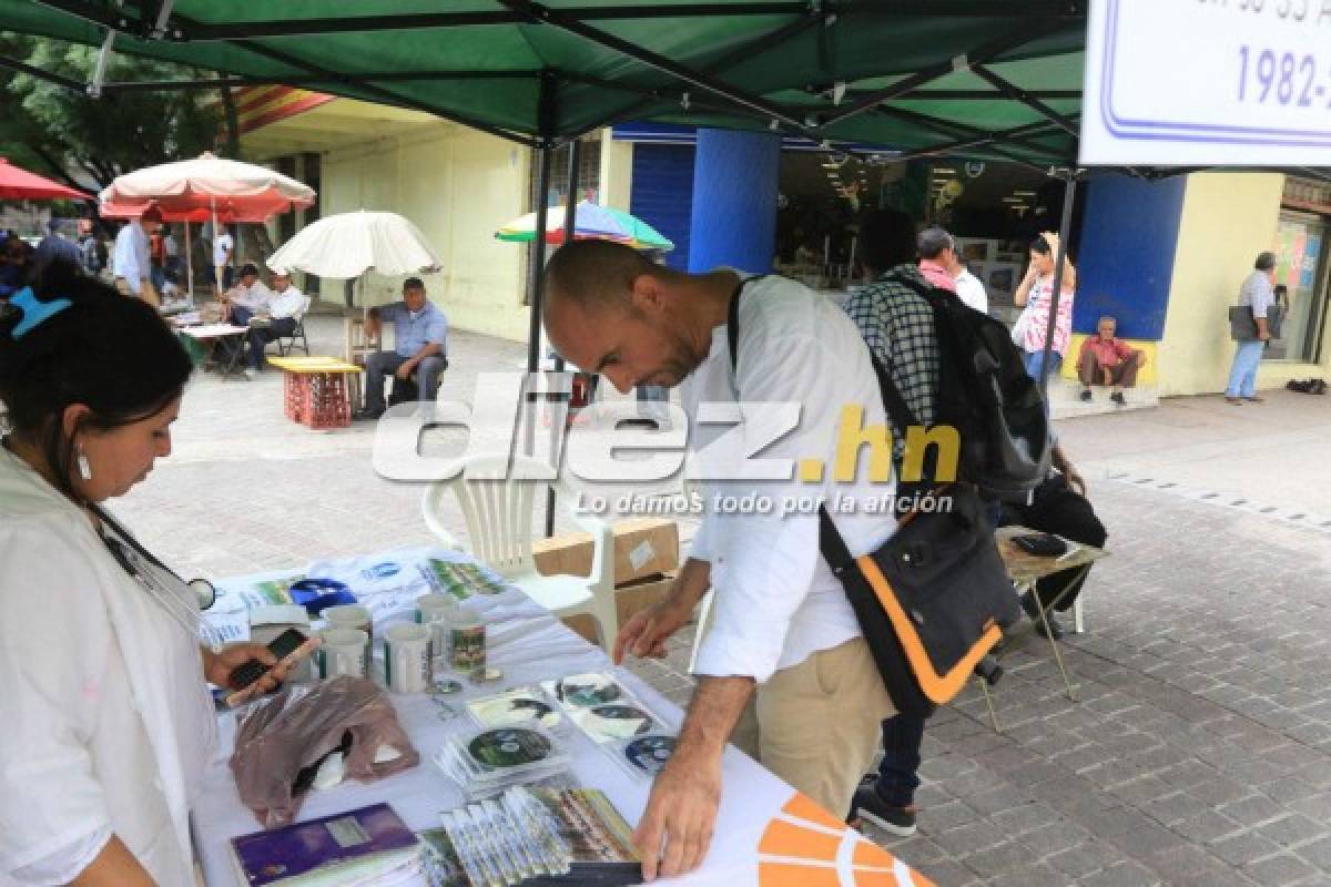 EN FOTOS: Así vendió Chelato souvenirs en el parque Tegucigalpa  