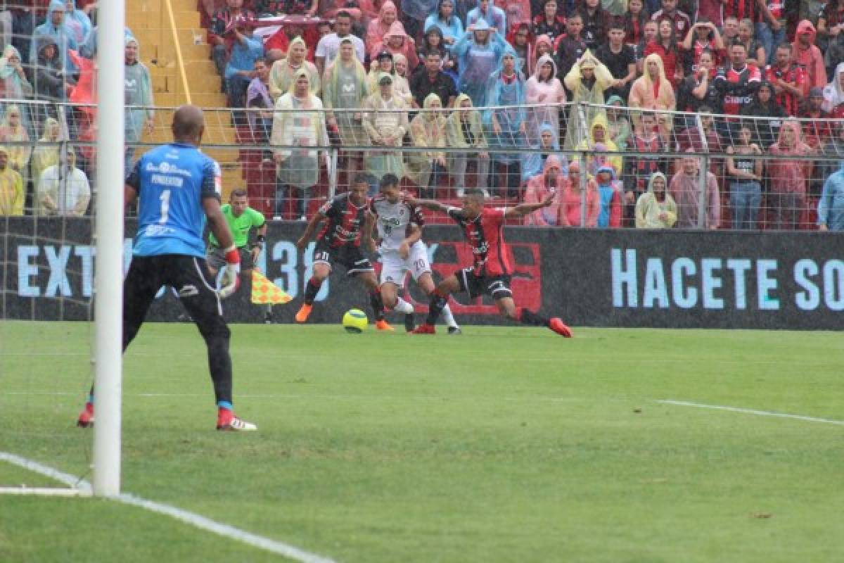 ¡Lo que no se vio! Honduras estuvo presente en la grada y en la cancha del clásico de Costa Rica