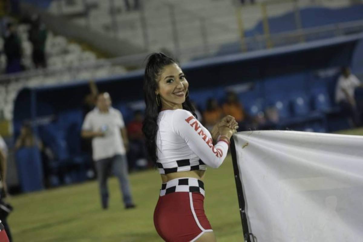 ¡Regresó la colocha! Las espectaculares mujeres que endulzan el repechaje en Honduras