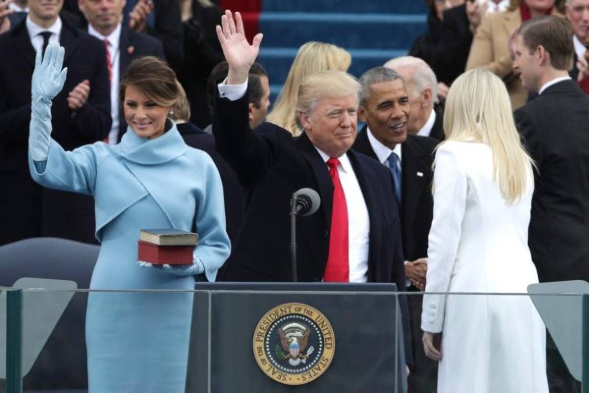 Melania Trump y su espectacular look en juramentación de su esposo Donald