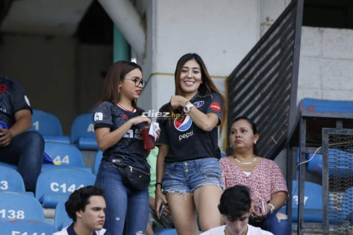 ¡Qué lindo clásico! Cecilia Landa, novia de Deiby Flores, acapara las miradas en el Olímpico