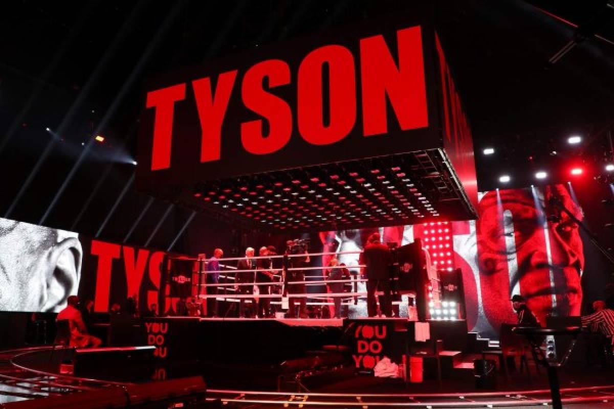 Fumando lo que no debía y homenaje a Kobe Bryant: Así fue el regreso de Mike Tyson al boxeo   