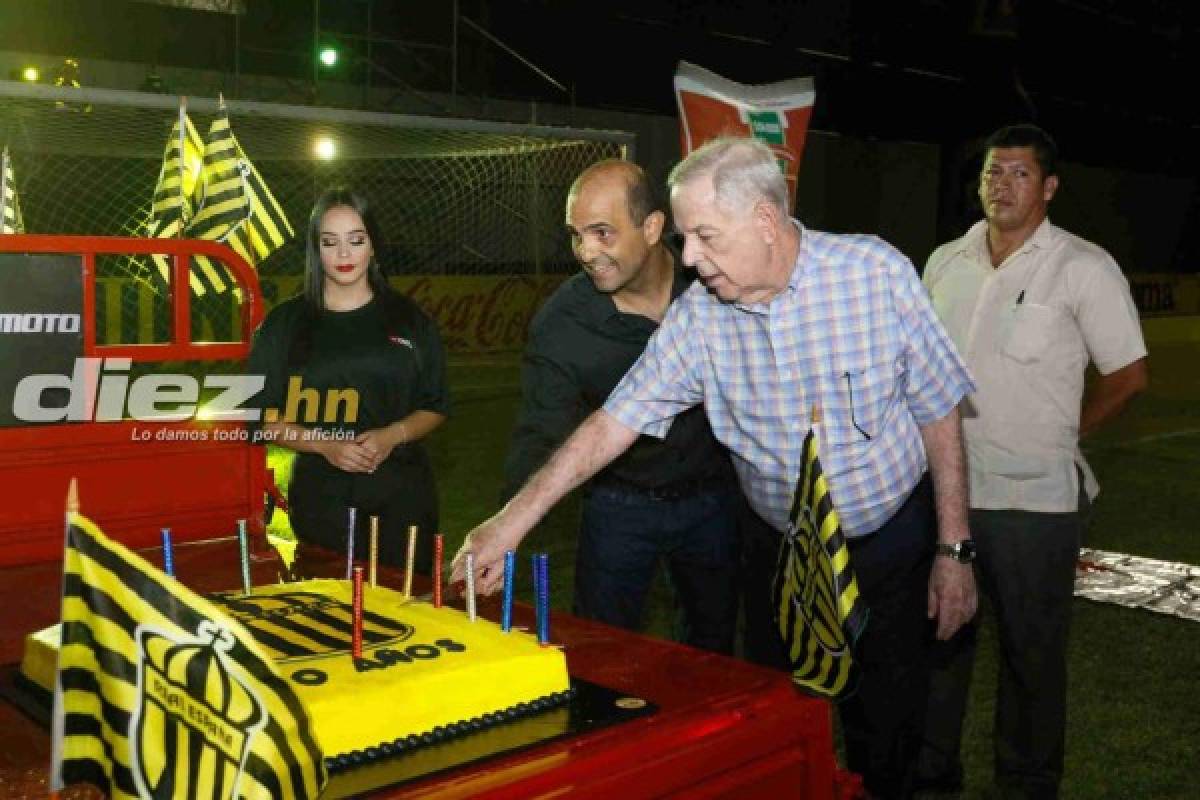 No se vio por TV: Discusión Garrido-Claros, chicas hermosas y catrachos del Alajuelense se lucen