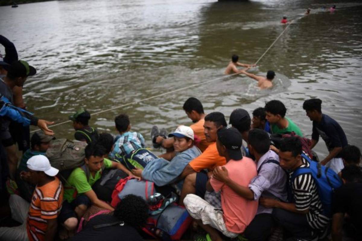 FOTOS: Sufrimiento y cansancio, así va la caravana de migrantes de hondureños