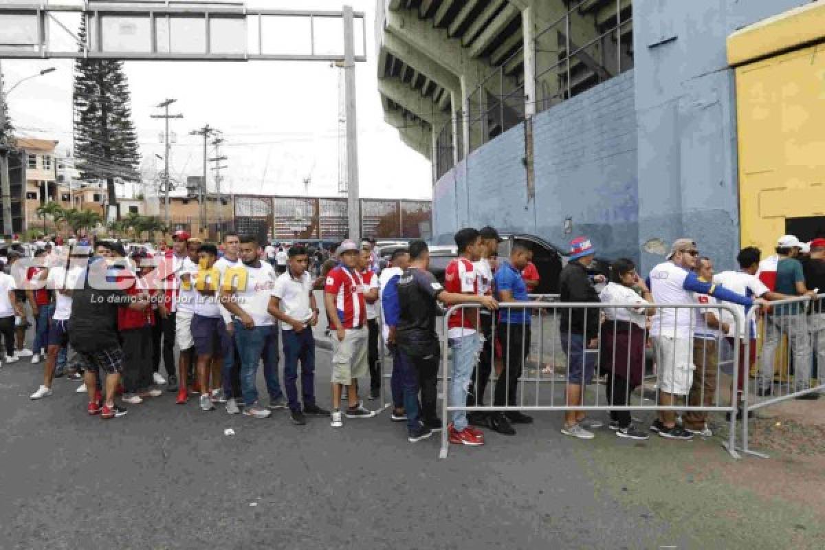 En fotos: Ambiente de liderato en la previa del Olimpia-Marathón en el Nacional