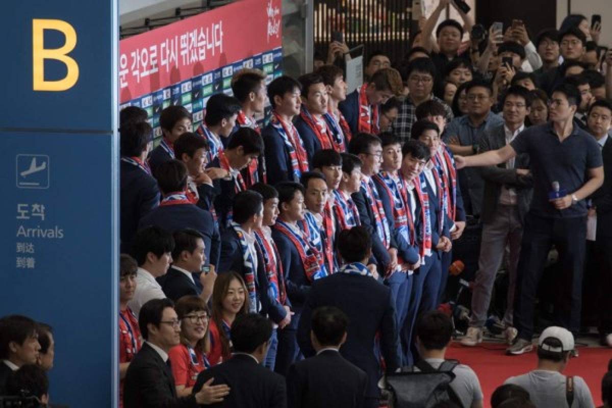 Corea del Sur es recibida a huevazos luego de ser eliminados del Mundial