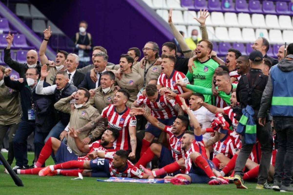 Júbilo y tristeza: El enorme gesto de Luis Suárez y la triste imagen de Benzema tras la coronación del Atlético