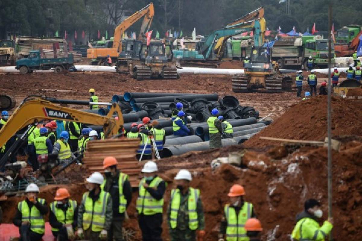 Así marcha la construcción del hospital exprés en Wuhan para frenar el coronavirus