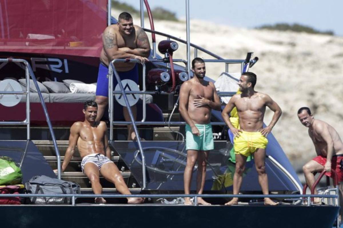 Fotos: Así se la pasa Cristiano en sus vacaciones en Ibiza