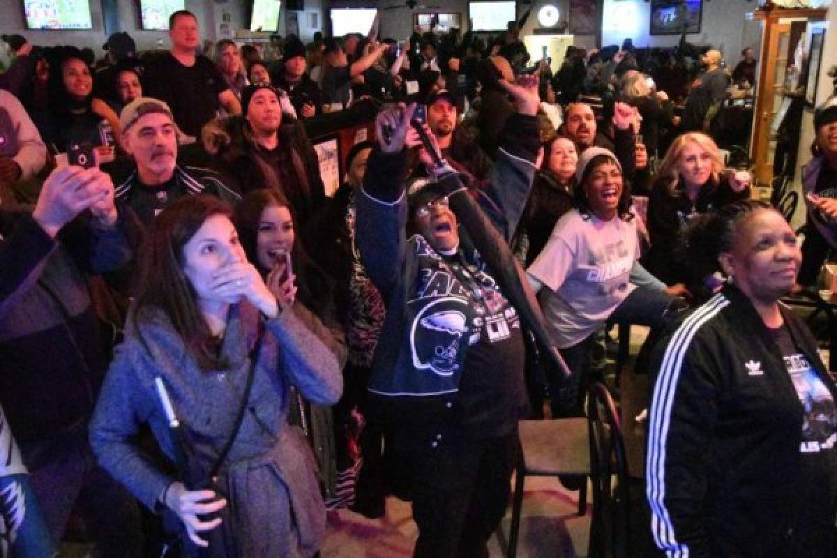 SBS. Philadelphia (United States), 05/02/2018.- Fans celebrate after the Philadelphia Eagles won the Super Bowl LII, in Philadelphia, Pennsylvania, USA, 04 February 2018. The Philadelphia Eagles faced and defeated the New England Patriots at Super Bowl LII at the US Bank Stadium in Minneapolis, Minnesota, USA. (Disturbios, Filadelfia, Estados Unidos) EFE/EPA/BASTIAAN SLABBERS