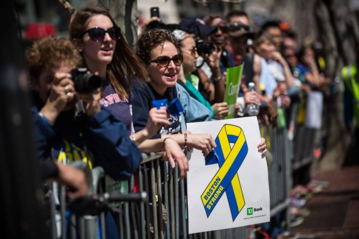 Boston vuelve a correr su maratón un año después de los atentados