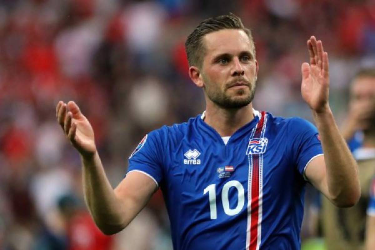 PARIS, FRANCE - JUNE 22: Gylfi Sigurdsson of Iceland celebrates at the final whistle during the UEFA EURO 2016 Group F match between Iceland and Austria at Stade de France on June 22, 2016 in Paris, France. (Photo by Stanley Chou/Getty Images)