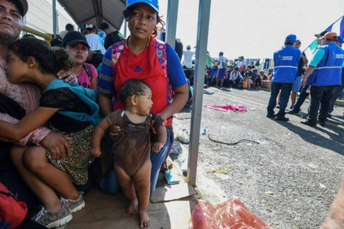 FOTOS: Desmayadas, frío y mucho sufrimiento en caravana de migrantes